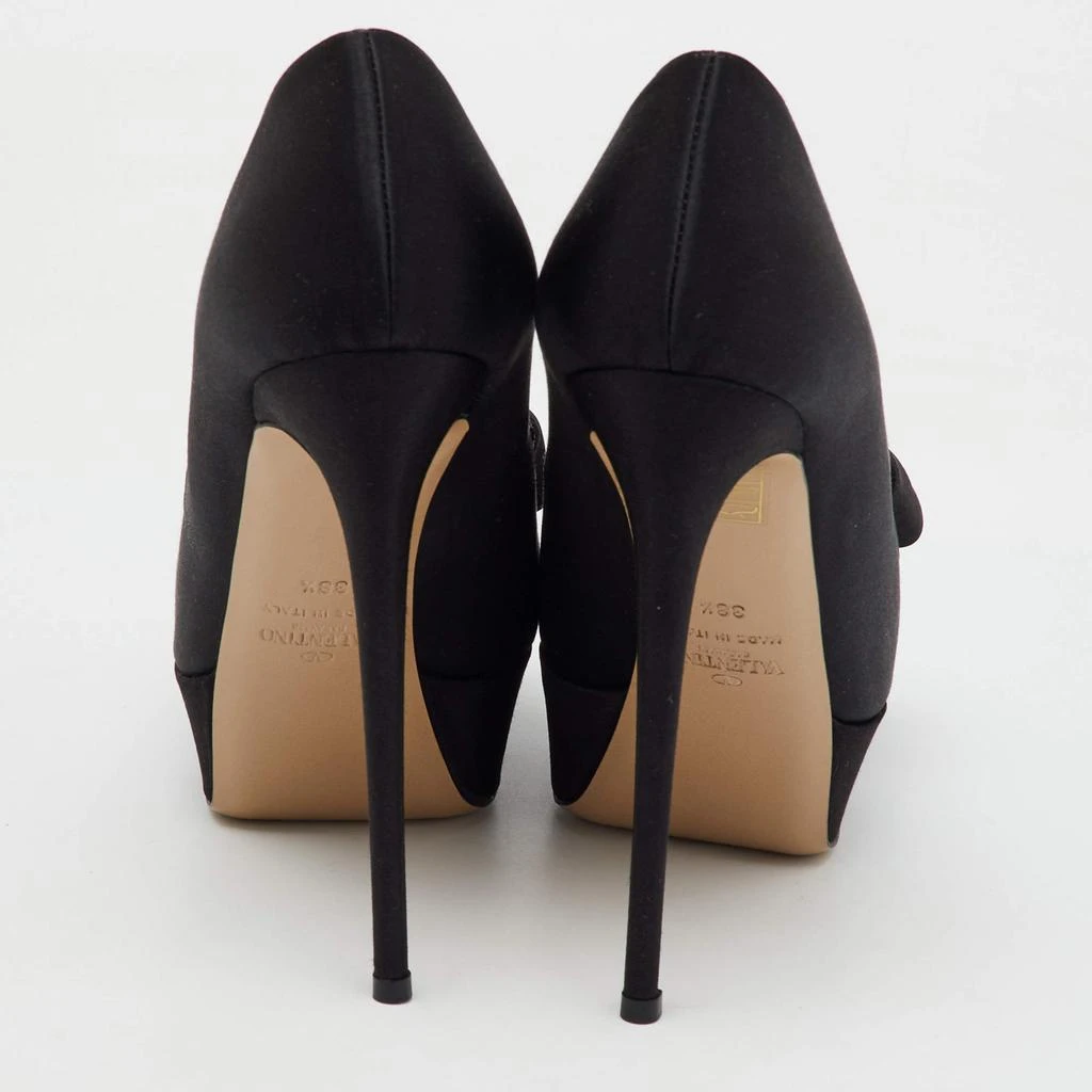 商品[二手商品] Valentino|Valentino Black Satin Couture Bow Peep Toe Platform Pumps Size 38.5,价格¥3581,第5张图片详细描述