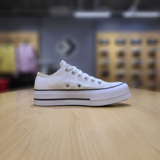 商品Converse|【韩国直邮|包邮包税】匡威[CHUNK TAYLOR] ALL STAR LIFT PLEPOM 白色 帆布鞋 560251C,价格¥667,第1张图片