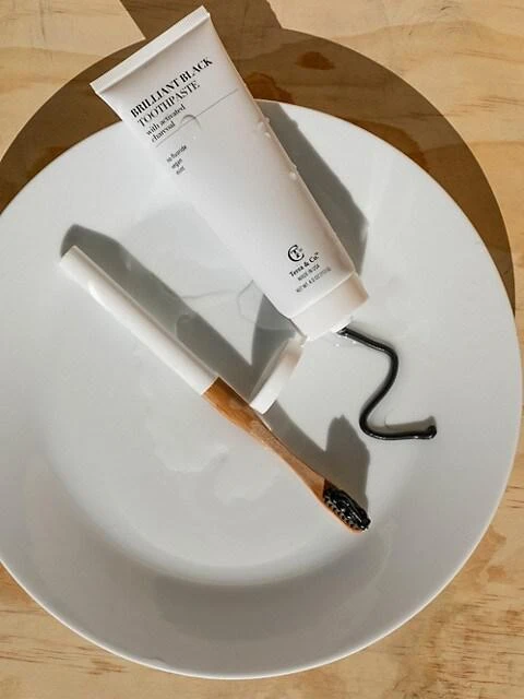 商品Terra & Co.|Brilliant Black 2-Piece Teeth Whitening Set,价格¥224,第2张图片详细描述