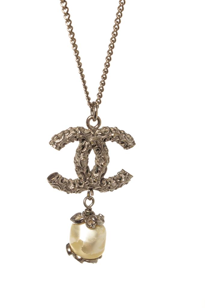 Chanel Silver CC Logo Pearl Drop Necklace商品第4张图片规格展示