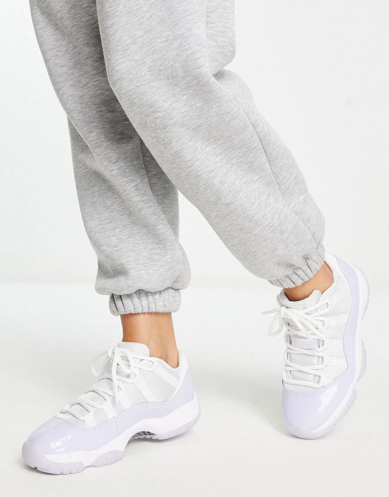 商品Jordan|Jordan Air 11 Retro Low  trainers in white and purple,价格¥1088,第1张图片