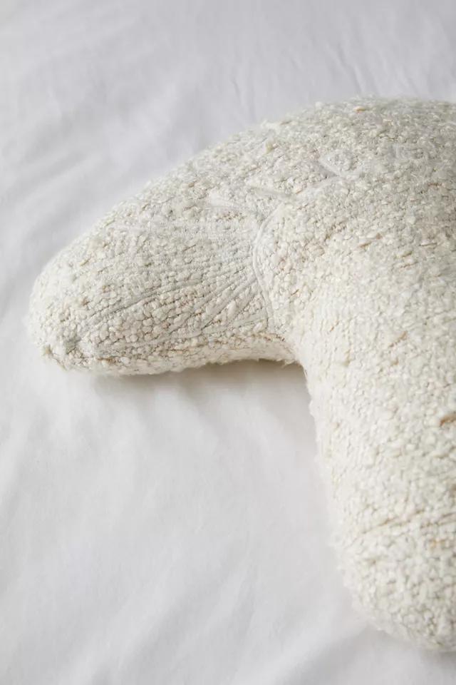 商品Urban Outfitters|Boucle Mushroom Throw Pillow,价格¥518,第5张图片详细描述