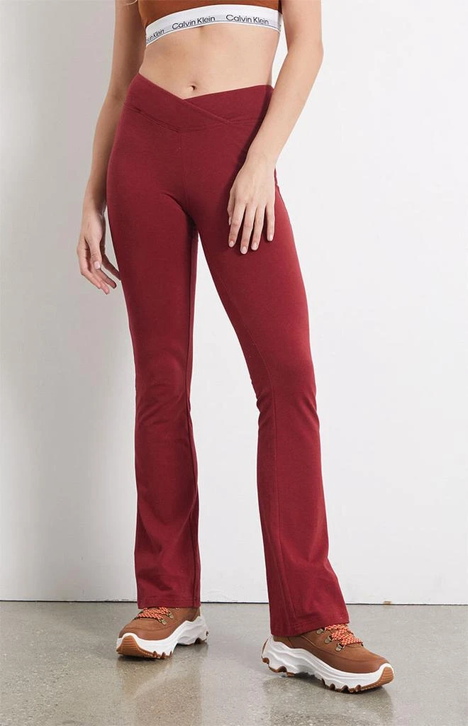 商品PacSun|Surplice V Waist Flare Yoga Pants,价格¥73,第2张图片详细描述