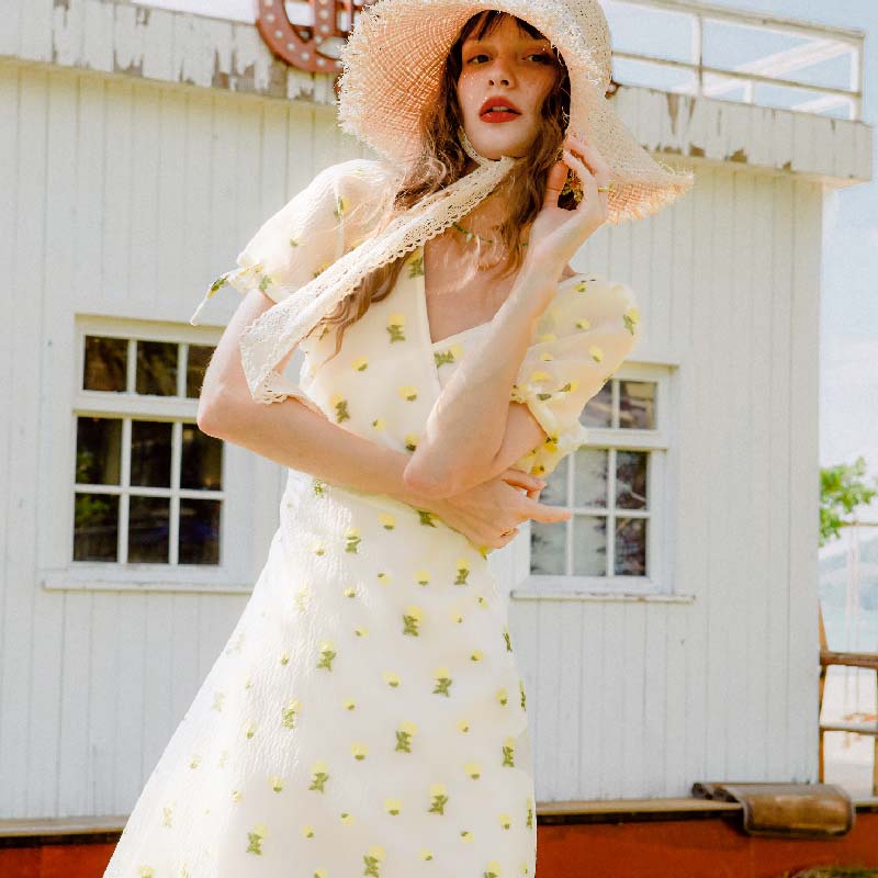 Lottie 黄色雏菊印花欧根纱镂空裹身系带法式连衣裙 | Lottie Dress - Ivory Organza商品第3张图片规格展示