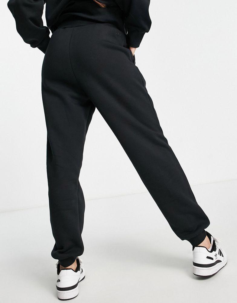 adidas Originals Mountain Explorer contrast cuffed joggers in black商品第3张图片规格展示