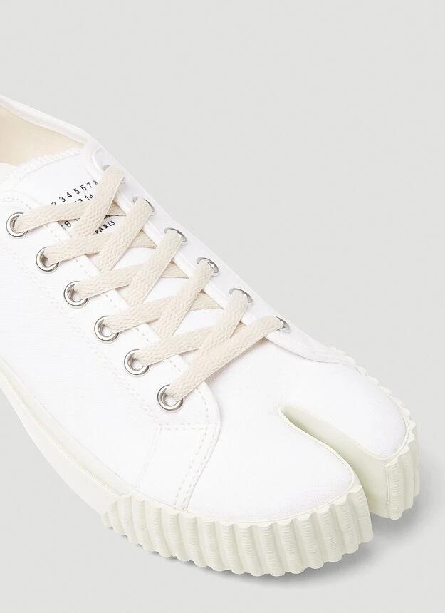 Tabi Low Top Sneakers in White 商品