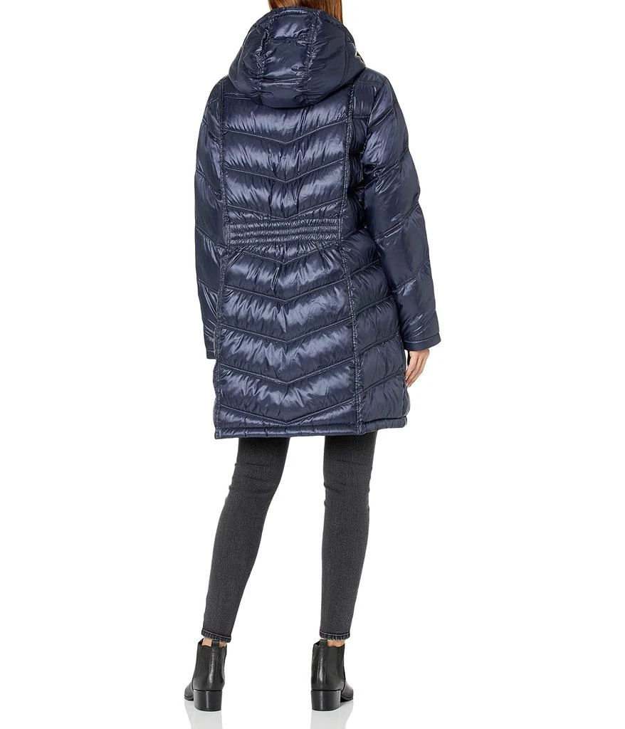 商品Calvin Klein|Women's Hooded Chevron Packable Down Jacket (Standard and Plus),价格¥734,第2张图片详细描述