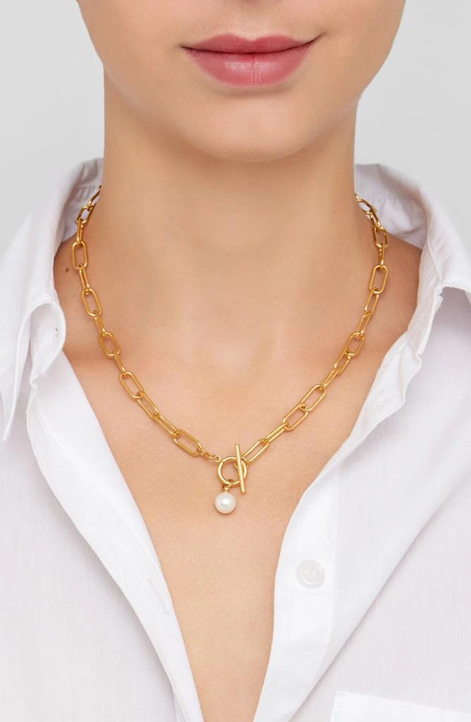 商品ADORNIA|8mm Imitation Pearl Charm Toggle Necklace,价格¥206,第2张图片详细描述