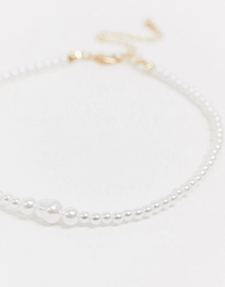商品ASOS|ASOS DESIGN choker necklace in graduating faux pearls,价格¥56,第2张图片详细描述