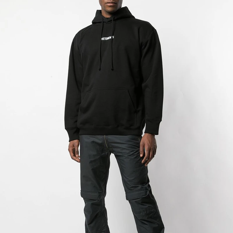 VETEMENTS 男士黑色连帽卫衣黑色字母徽标细节 UAH20TR725-BLACK 商品