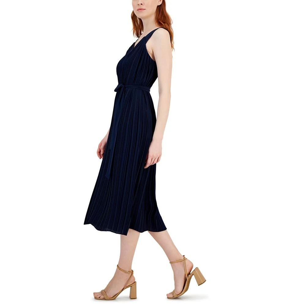 商品Tahari|Women's Sleeveless V-Neck Pleated Midi Dress,价格¥359,第3张图片详细描述