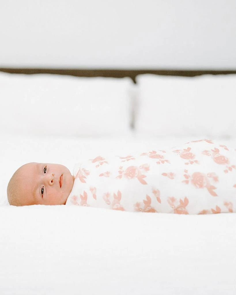 Girls' Rose Print Snuggle Knit Swaddle Blanket - Baby 商品