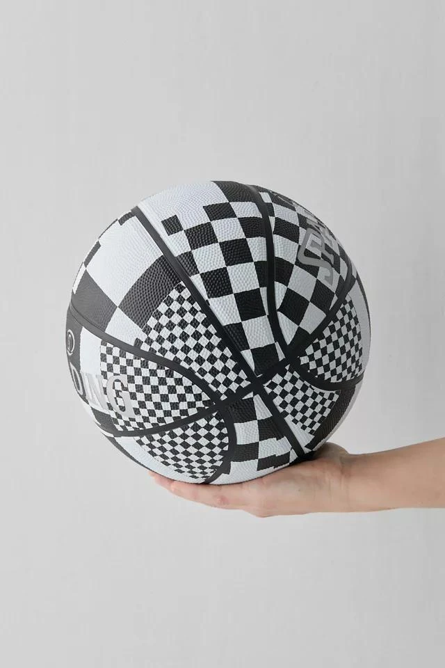 商品Spalding|Spalding UO Exclusive Checkered Basketball,价格¥220,第3张图片详细描述