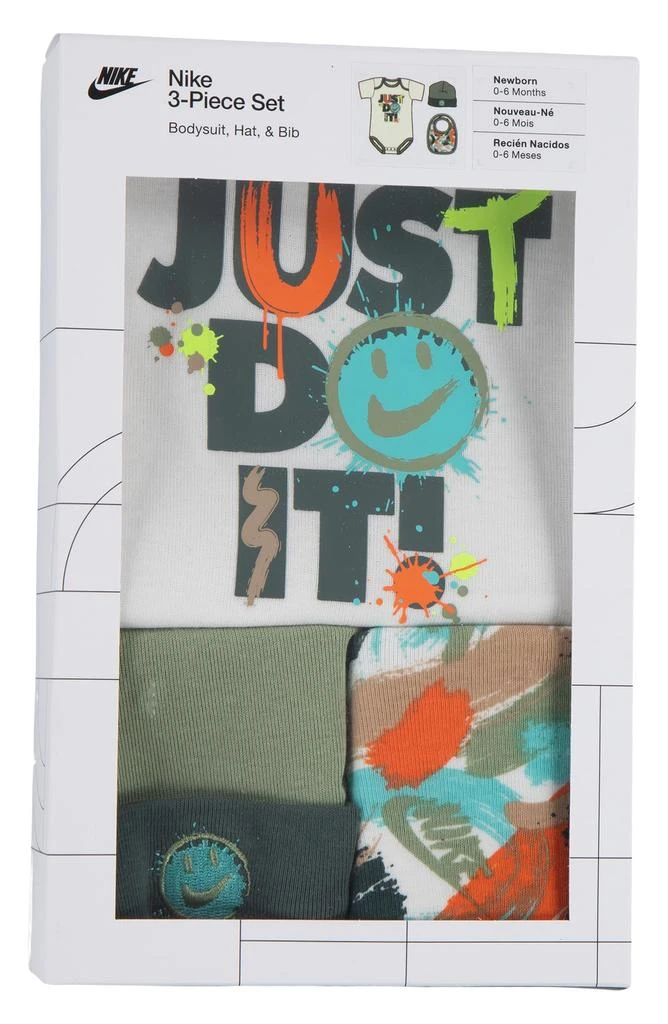 Just Do It Bodysuit, Bib & Beanie Set 商品