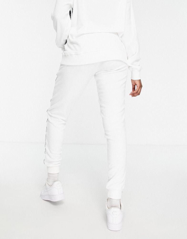 商品Tommy Hilfiger|Tommy Hilfiger Authentic Towelling logo joggers in white,价格¥526,第4张图片详细描述