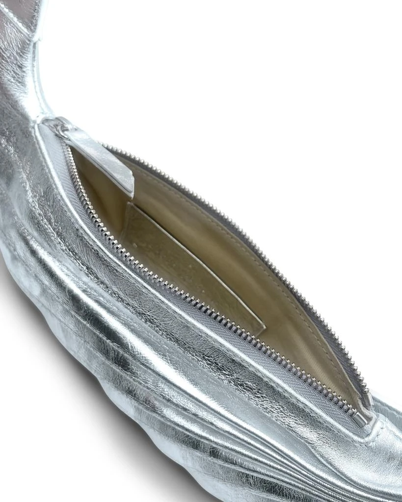 商品Sabrina Zeng|Chiaroscuro Hammock Sling Bag Silver,价格¥2557,第3张图片详细描述