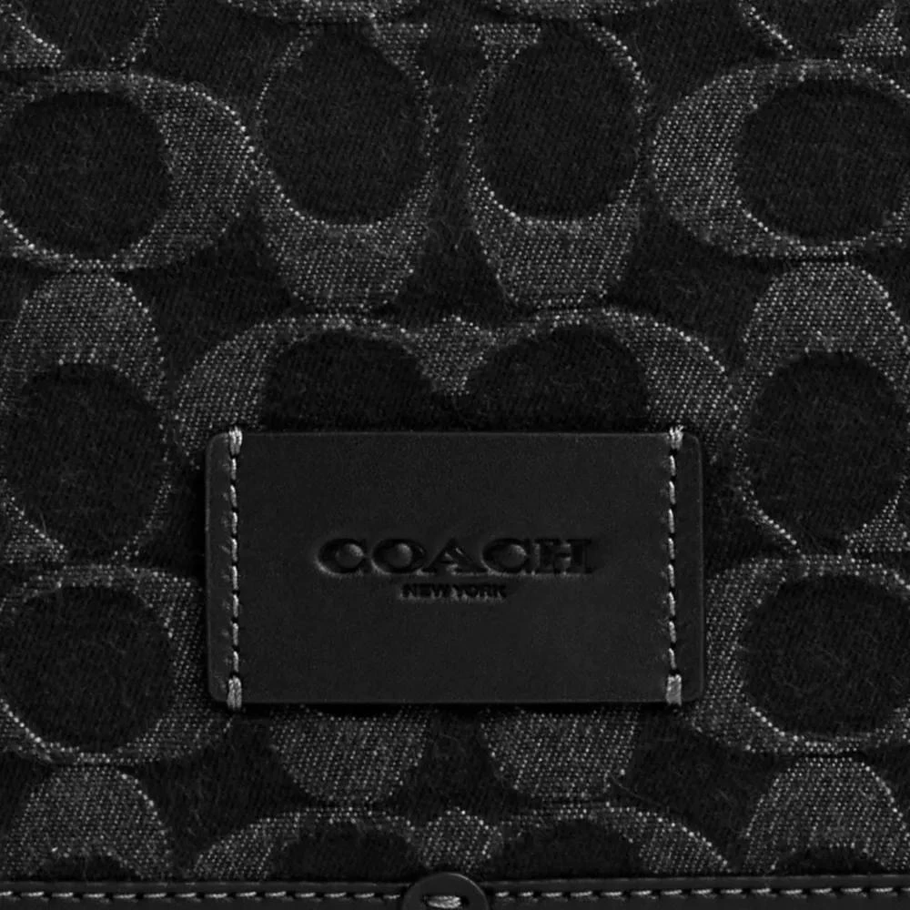 Wyatt Crossbody Bag In Signature Denim 商品