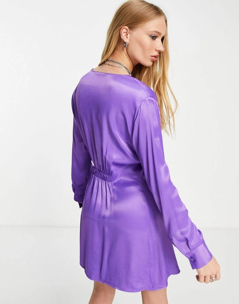 商品Bershka|Bershka twist front satin dress in lilac,价格¥135,第2张图片详细描述