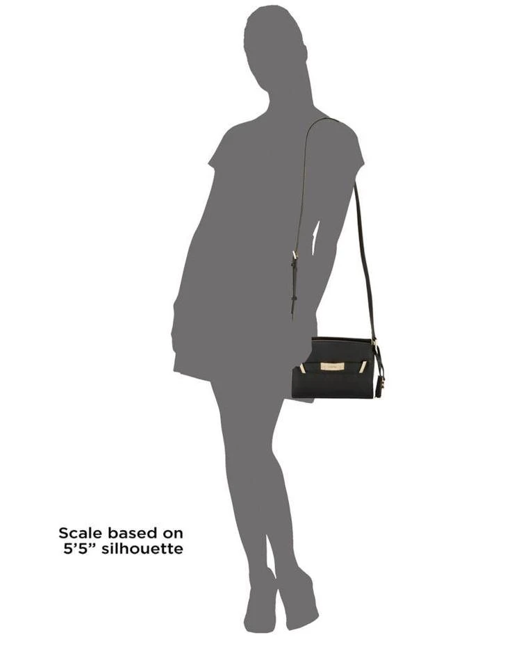 商品Calvin Klein|Textured Leather Crossbody Bag,价格¥316,第4张图片详细描述