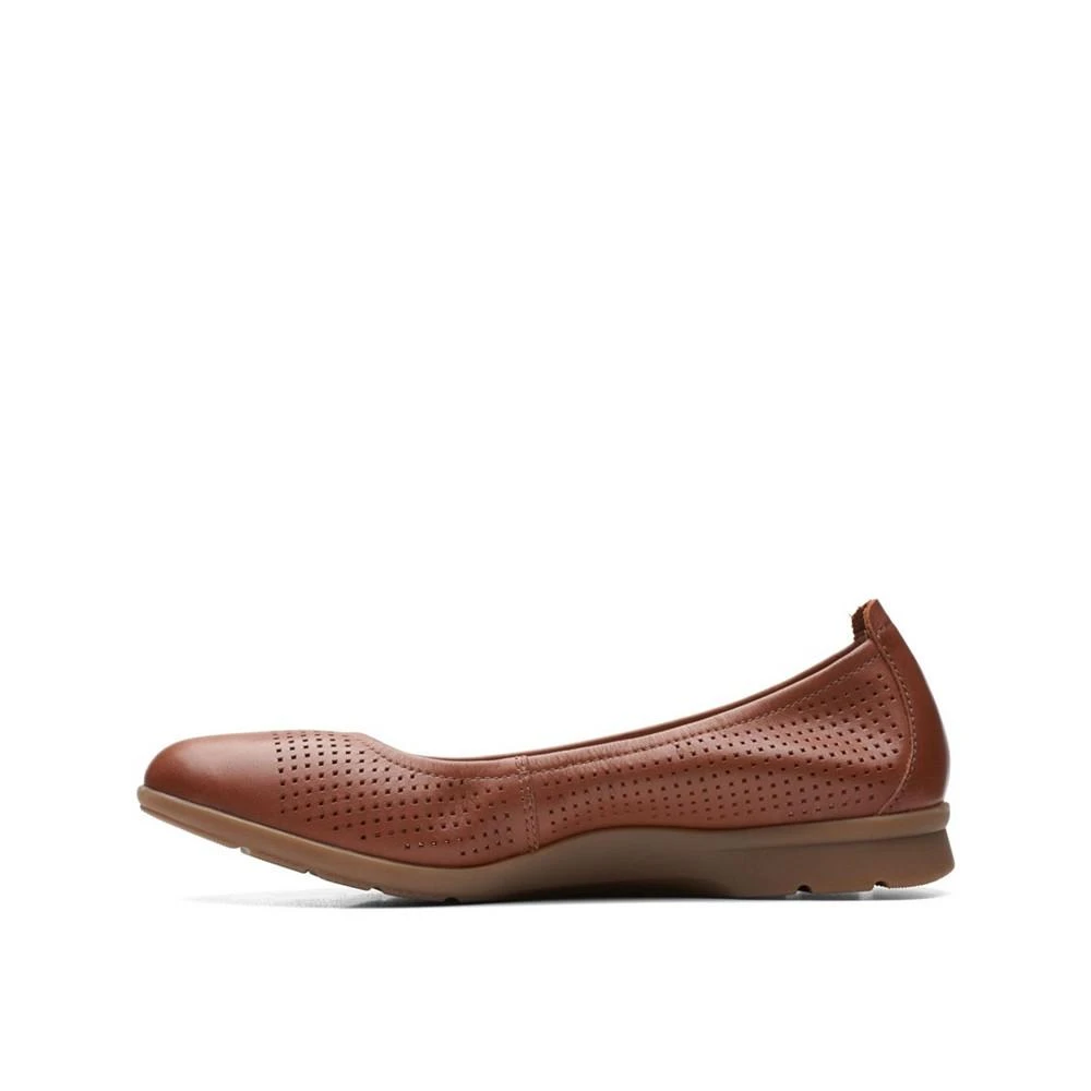 商品Clarks|Women's Collection Jenette Ease Perforated Flats,价格¥402,第4张图片详细描述