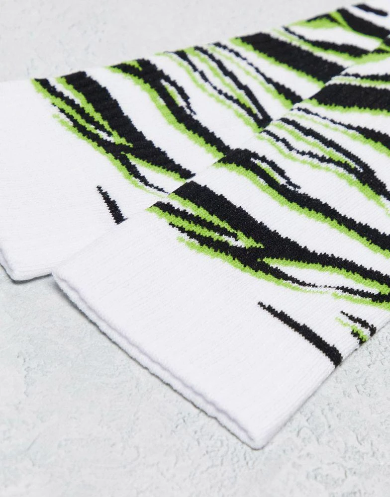 商品ASOS|ASOS DESIGN sports sock in white, black and green zebra print,价格¥49,第2张图片详细描述