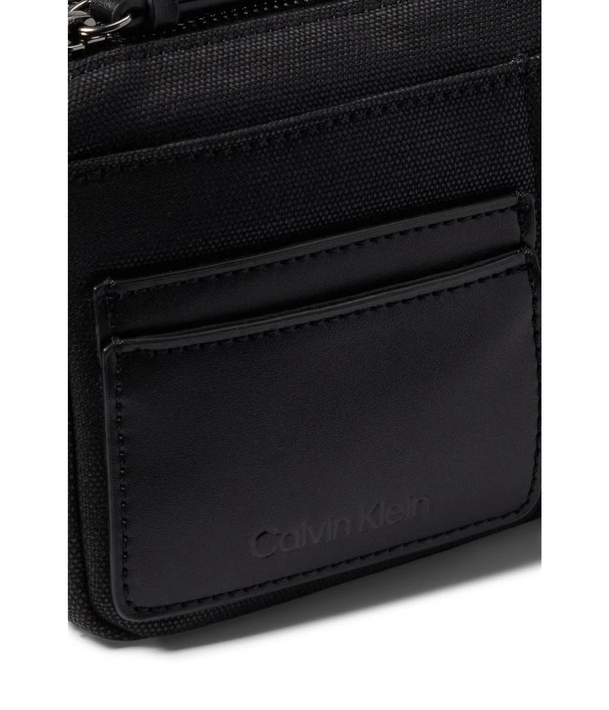 商品Calvin Klein|Jana Crossbody,价格¥593,第4张图片详细描述