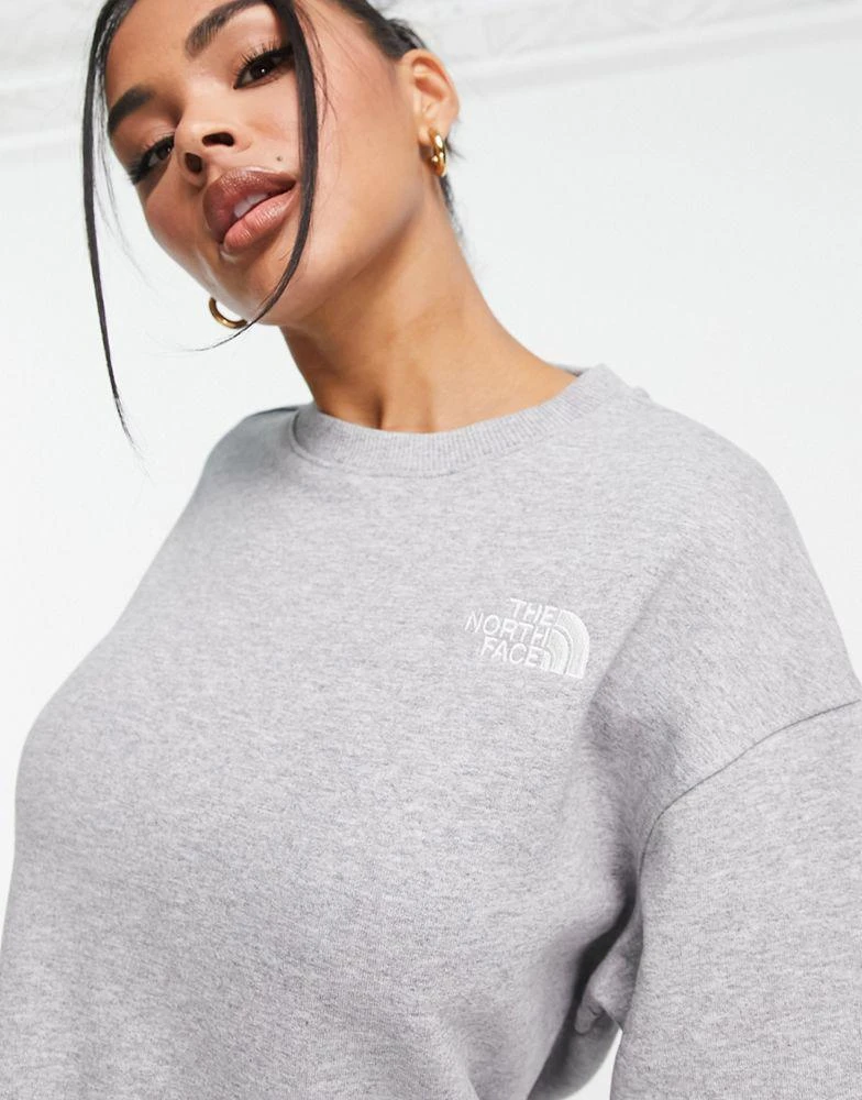 商品The North Face|The North Face Essential oversized sweatshirt in light grey Exclusive at ASOS,价格¥410,第2张图片详细描述