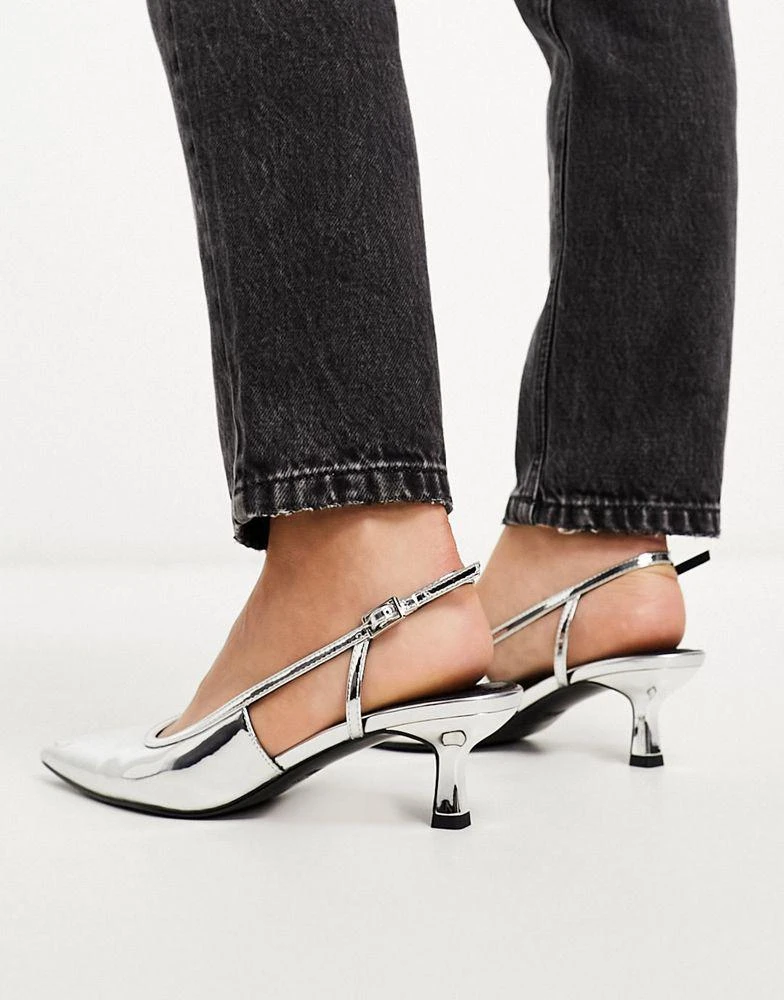 商品ASOS|ASOS DESIGN Wide Fit Strut slingback mid heeled shoes in silver,价格¥274,第4张图片详细描述