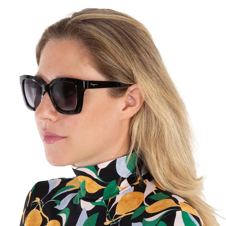 商品Salvatore Ferragamo|Salvatore Ferragamo Grey Gradient Square Ladies Sunglasses SF955S 001 53,价格¥484,第2张图片详细描述