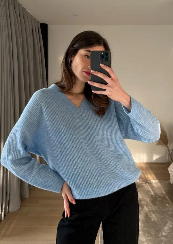 商品CHARLI|Charli Cathea V-Neck Cashmere Jumper - Sky,价格¥1400,第1张图片