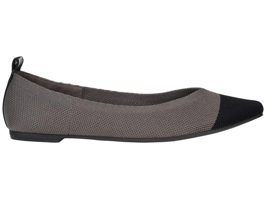 商品Journee Collection|Comfort Foam™ Veata Flat,价格¥375,第5张图片详细描述