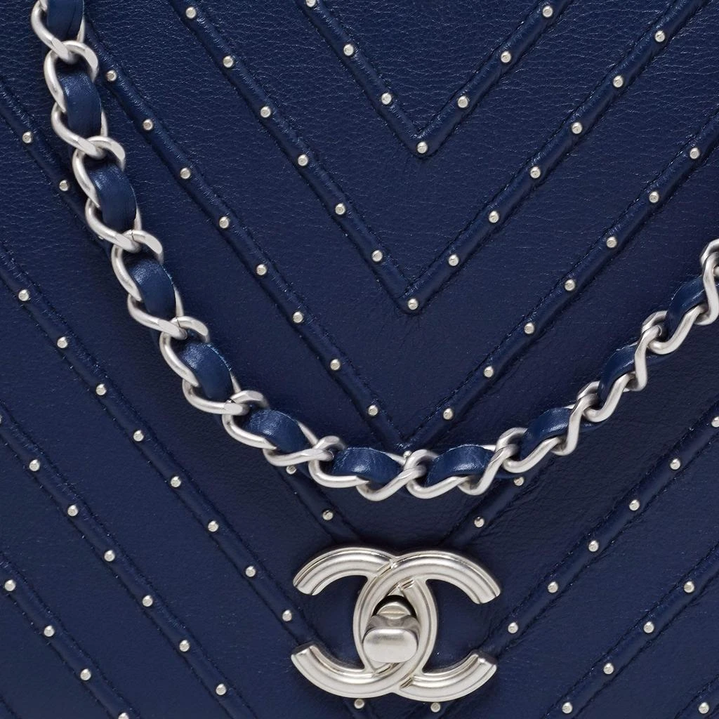 商品[二手商品] Chanel|Chanel Navy Blue Studded Chevron Leather Flap Bag,价格¥24065,第5张图片详细描述