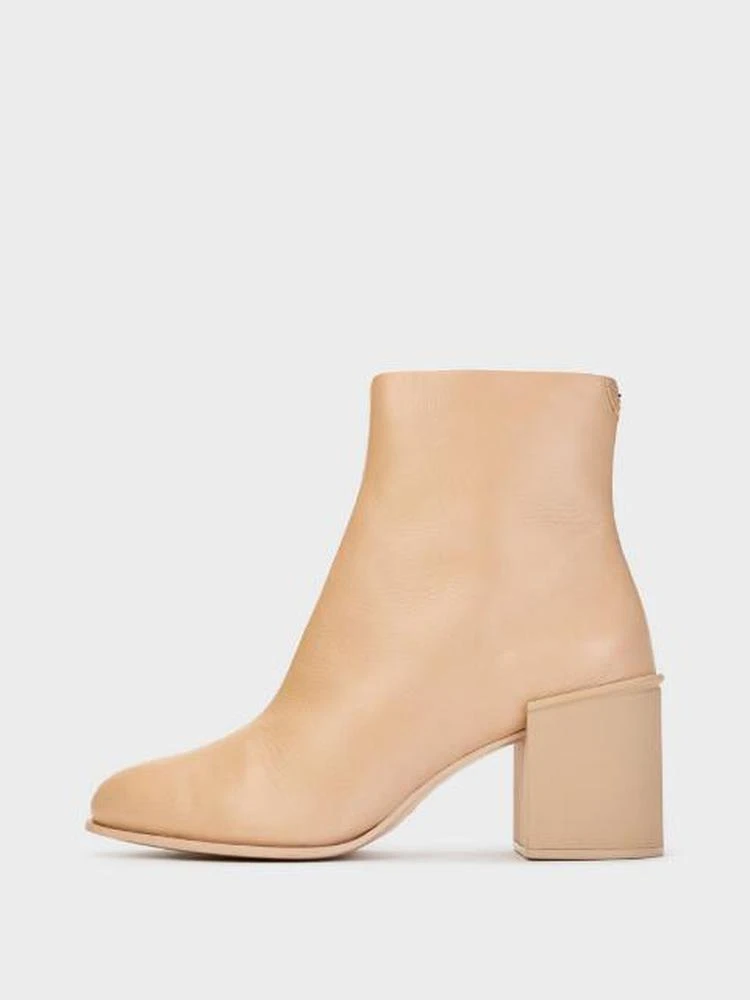 商品DKNY|Emma Ankle Bootie,价格¥1129,第1张图片