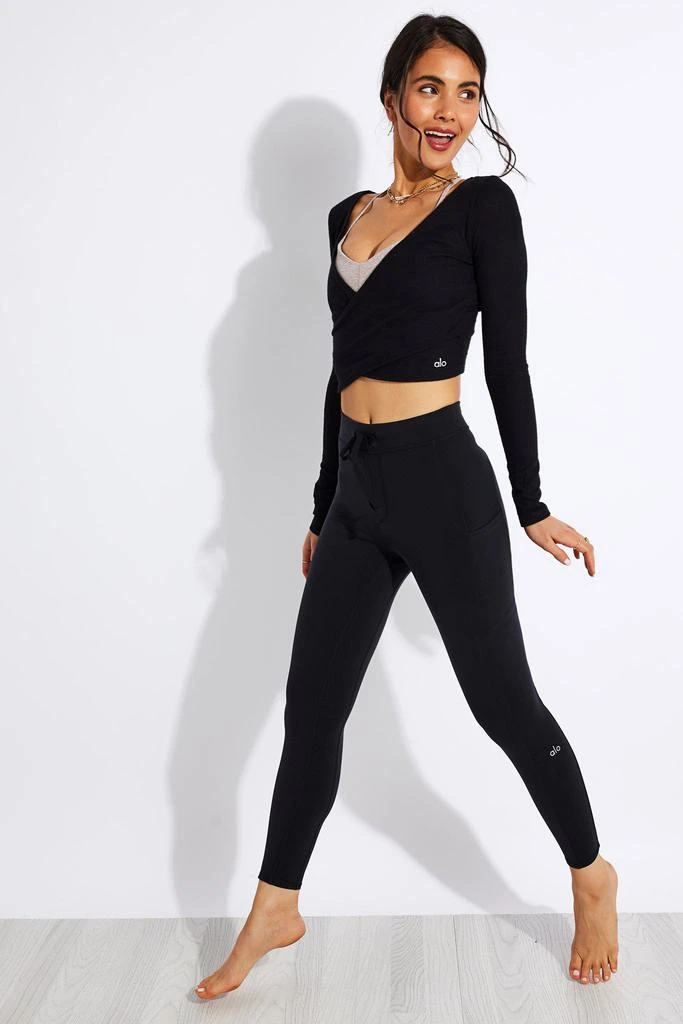 商品Alo|Amelia Luxe Long Sleeve Crop - Black,价格¥745,第2张图片详细描述