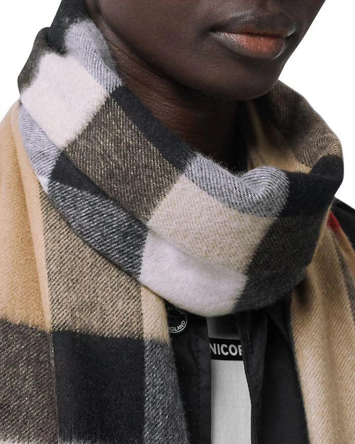 商品Burberry|黑白格纹羊绒围巾 Half Mega Check Scarf,价格¥4954,第2张图片详细描述