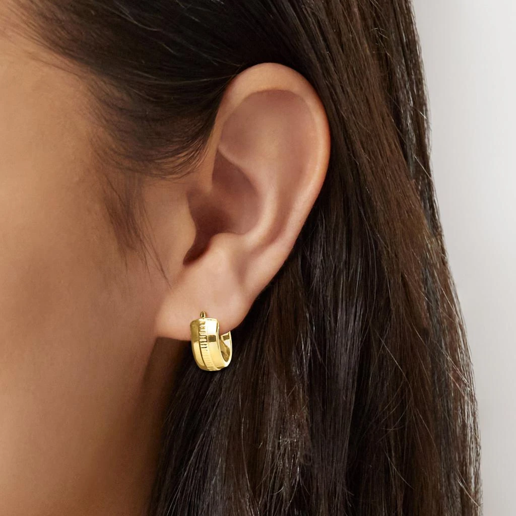 商品Canaria Fine Jewelry|Canaria Italian 10kt Yellow Gold Huggie Hoop Earrings,价格¥1178,第2张图片详细描述