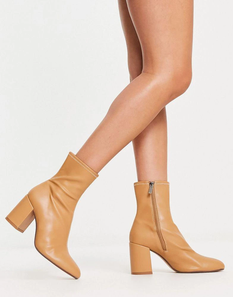 商品Bershka|Bershka low heel sock boot in beige,价格¥189,第2张图片详细描述