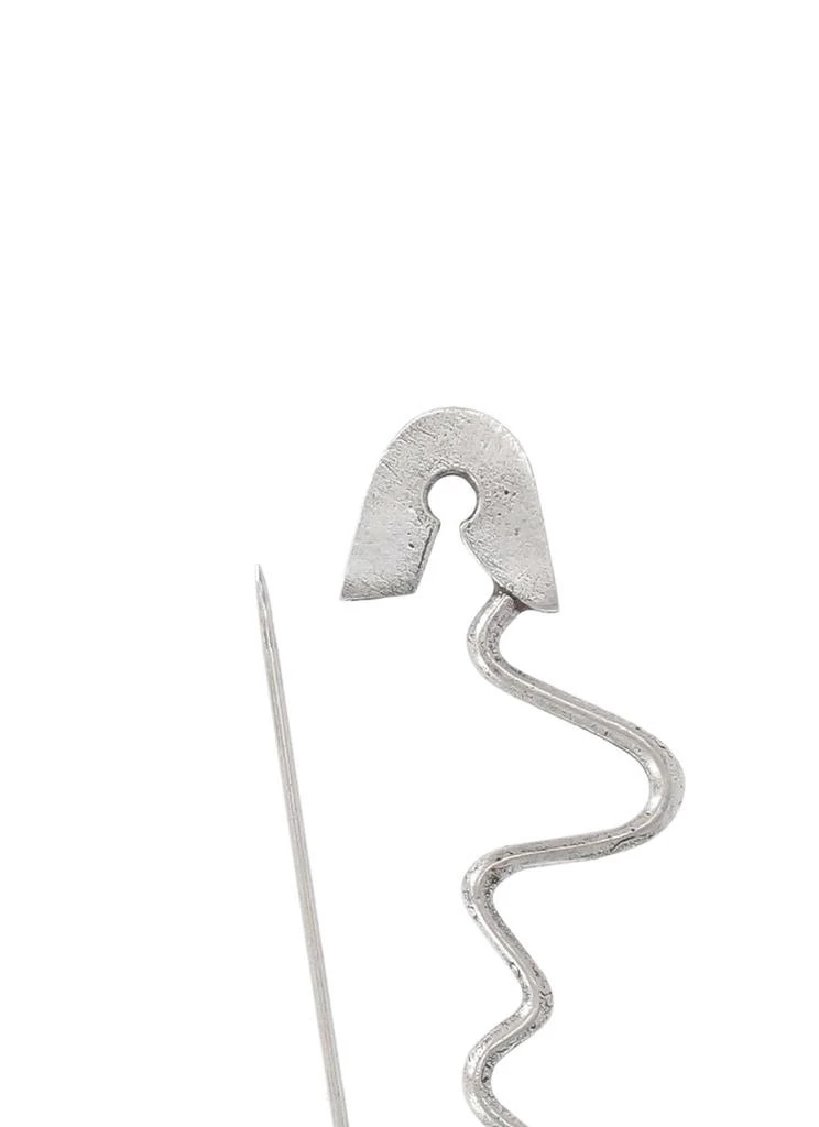 商品YOHJI YAMAMOTO|Yohji Yamamoto Logo Detailed Brooch,价格¥2238,第3张图片详细描述