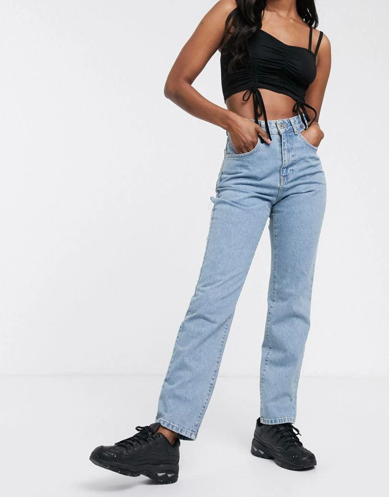 商品The Ragged Priest|The Ragged Priest mom jeans with bum rip in light wash denim,价格¥337,第2张图片详细描述