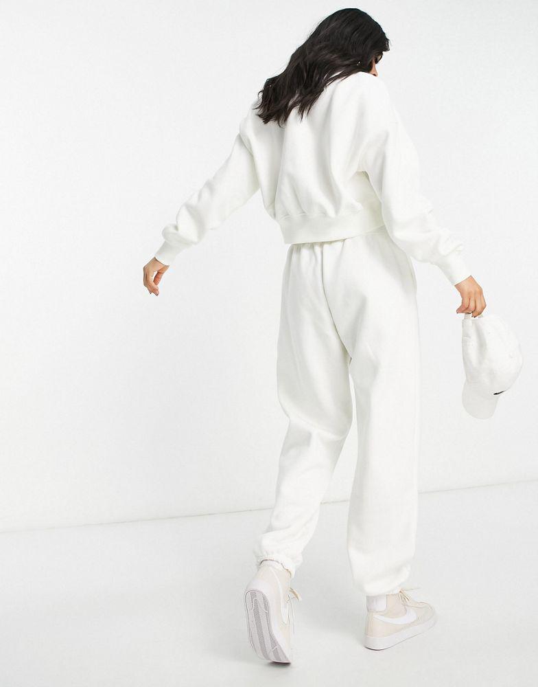 Nike mini swoosh oversized high rise joggers in sail white商品第3张图片规格展示