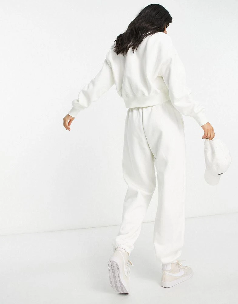 商品NIKE|Nike mini swoosh oversized high rise joggers in sail white,价格¥529,第3张图片详细描述