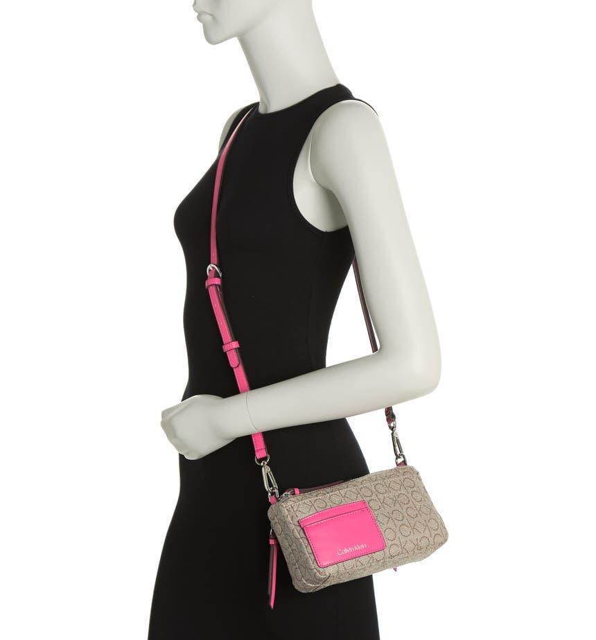 商品Calvin Klein|Jana Crossbody Bag,价格¥520,第4张图片详细描述