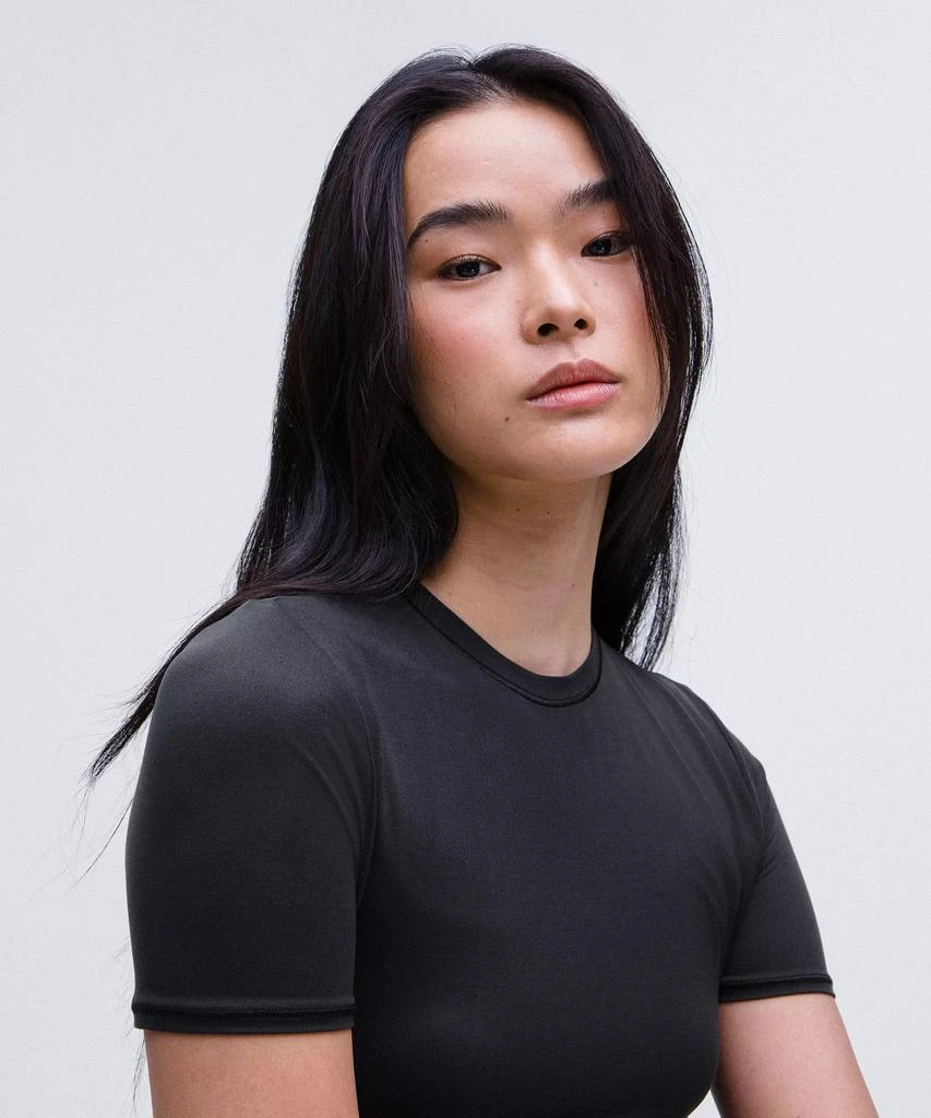 商品Lululemon|Wundermost Ultra-Soft Nulu Crewneck Cropped T-Shirt,价格¥372,第4张图片详细描述