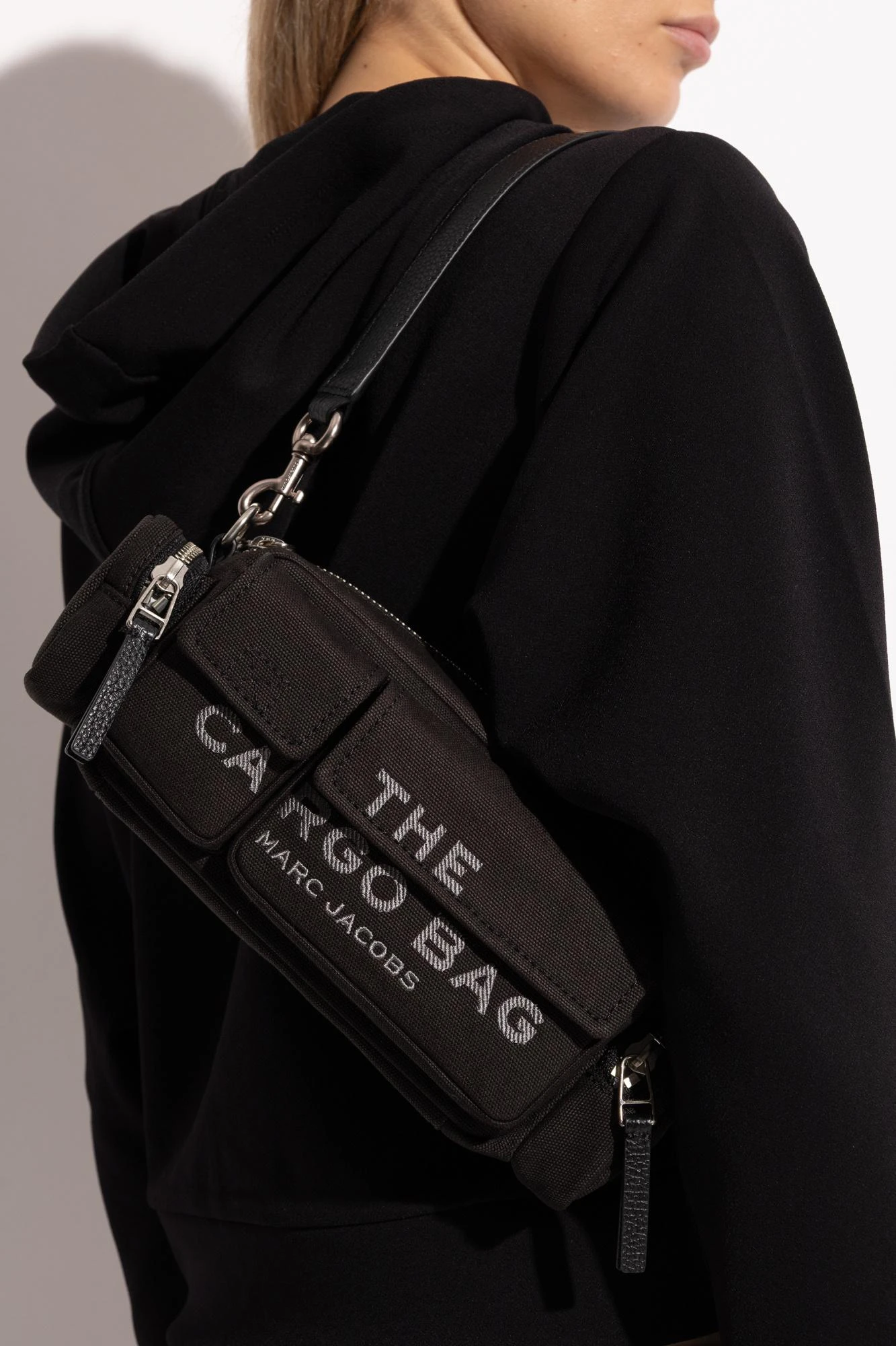 商品【商品预售7天发货】 Marc Jacobs|Marc Jacobs 女士斜挎包 2P5HSH025H030001 黑色,价格¥1856,第3张图片详细描述