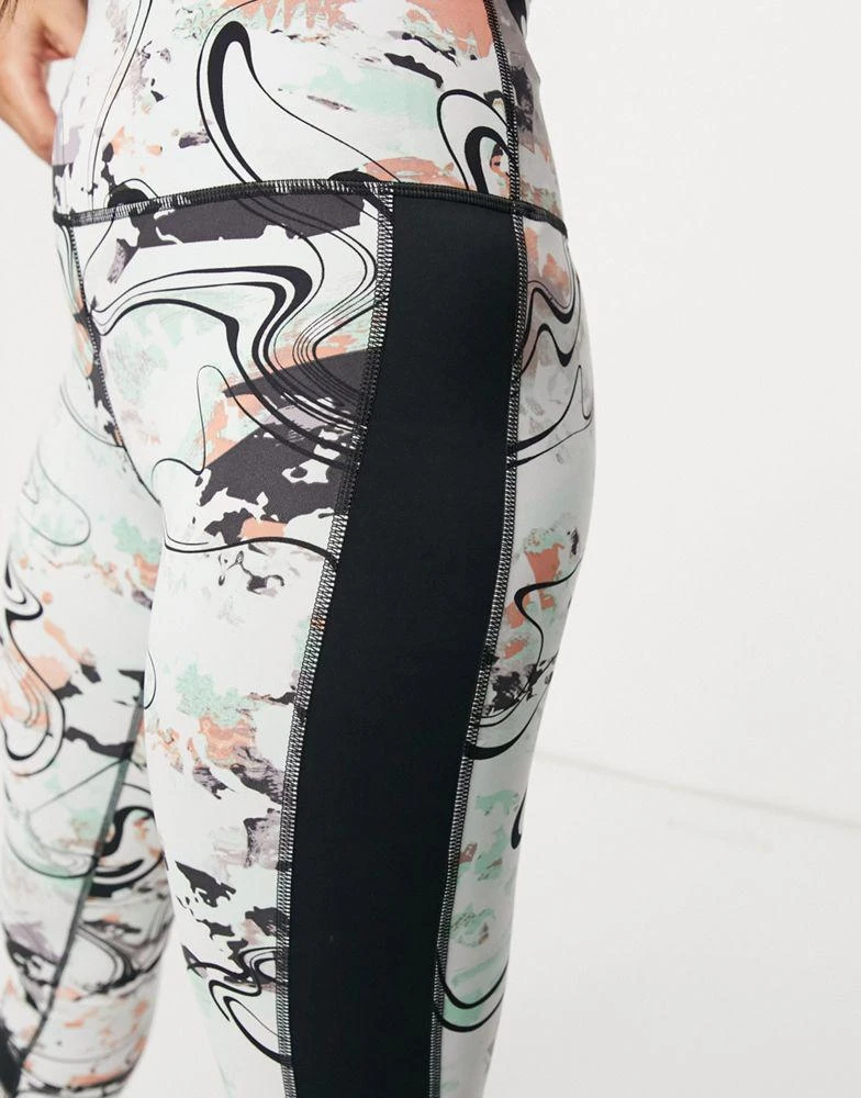 商品Under Armour|Under Armour Breathelux Alkali Leggings in black,价格¥382,第3张图片详细描述
