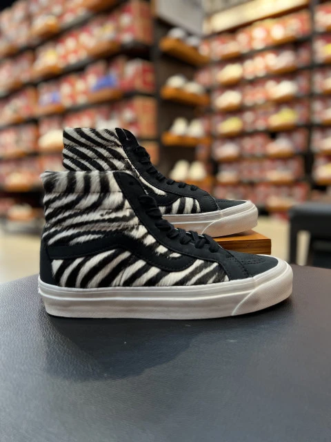 商品Vans|【韩国直邮|包邮包税】万斯[VANS] Sk8-Hi 38 Dx # Anaheim Factory # 男女共用 运动鞋 # black/zebra (VN0A38GF4ZD),价格¥329,第1张图片