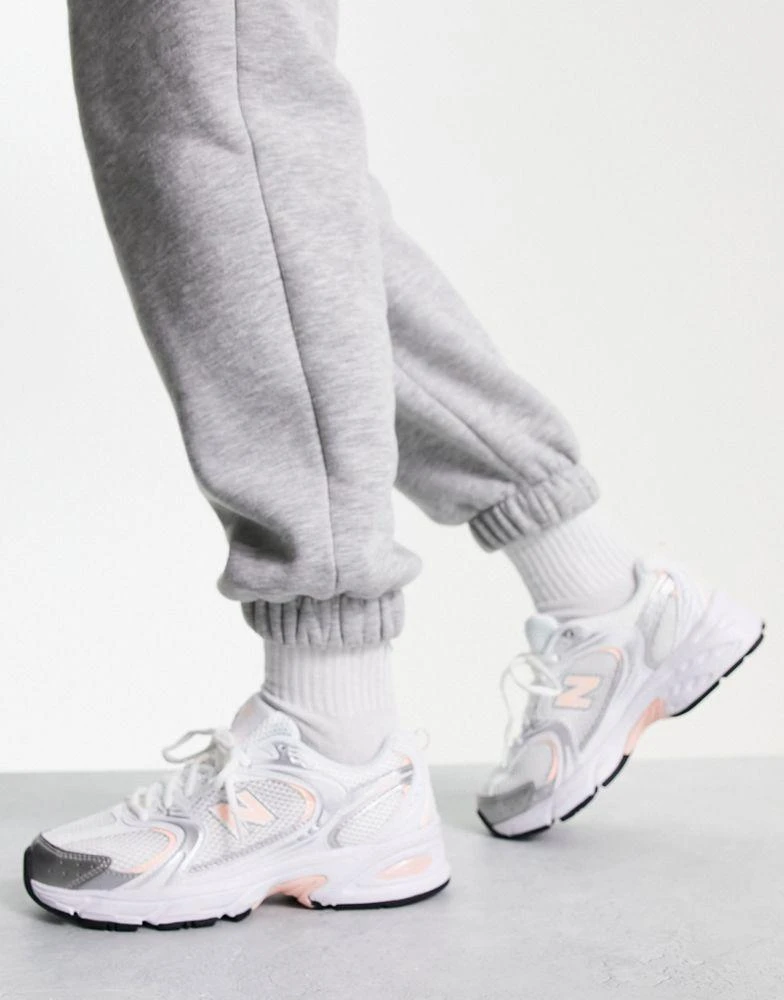 商品New Balance|New Balance 530 trainers in white and pastel pink,价格¥468,第3张图片详细描述