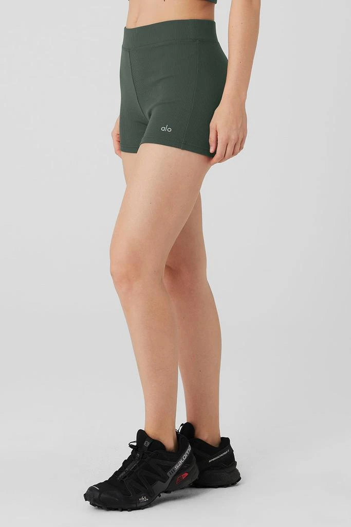 商品Alo|Goddess Ribbed High-Waist Hot Short - Dark Cactus,价格¥392,第3张图片详细描述