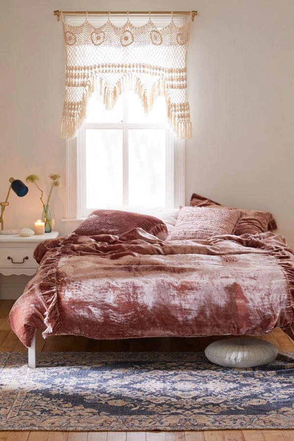 商品Urban Outfitters|Velvet Ruffled Edge Duvet Cover,价格¥1267,第1张图片