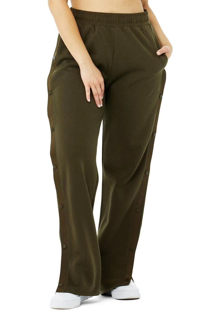 商品Alo|Courtside Tearaway Snap Pant - Dark Olive,价格¥676,第5张图片详细描述